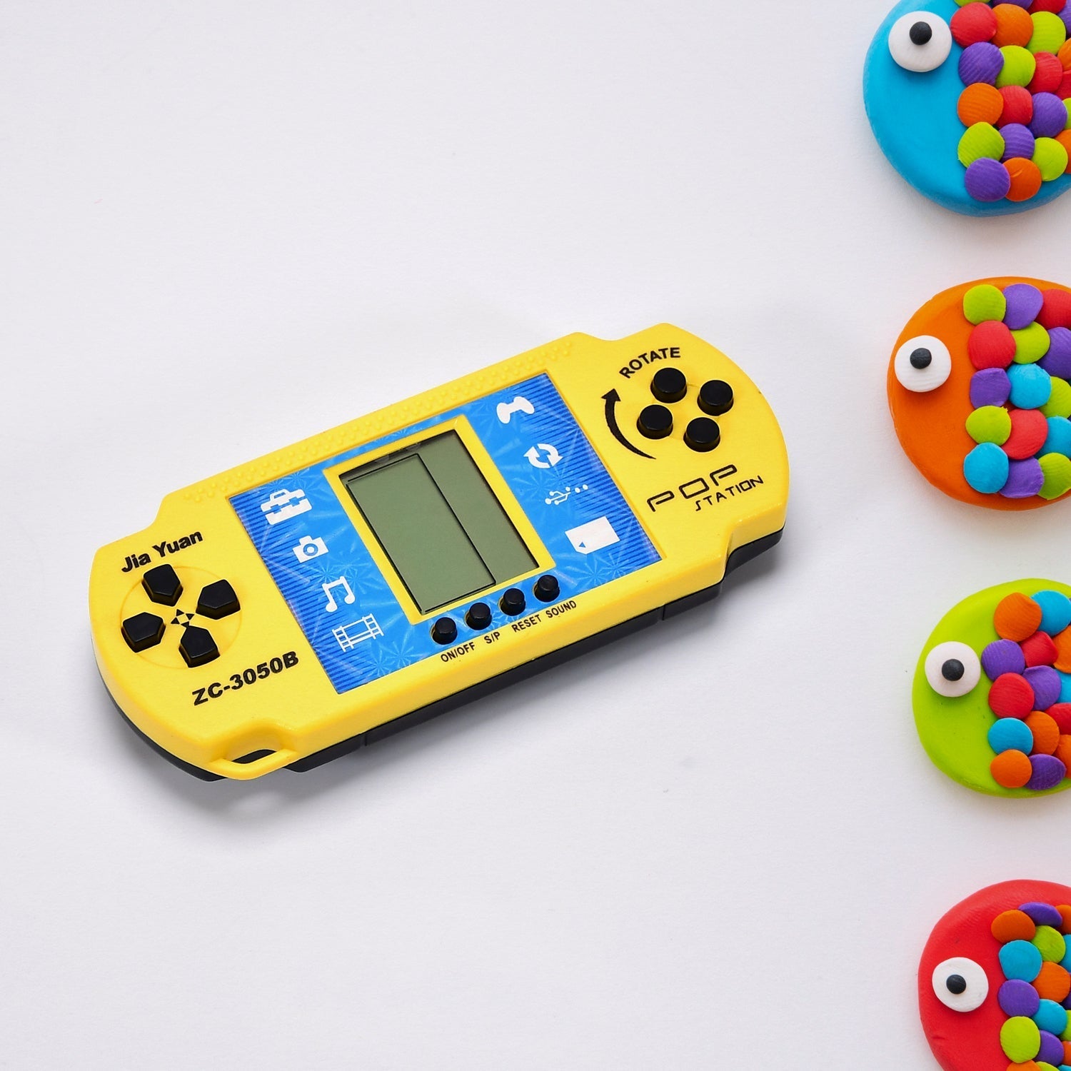 Portable handheld video game device Portable handheld video game device